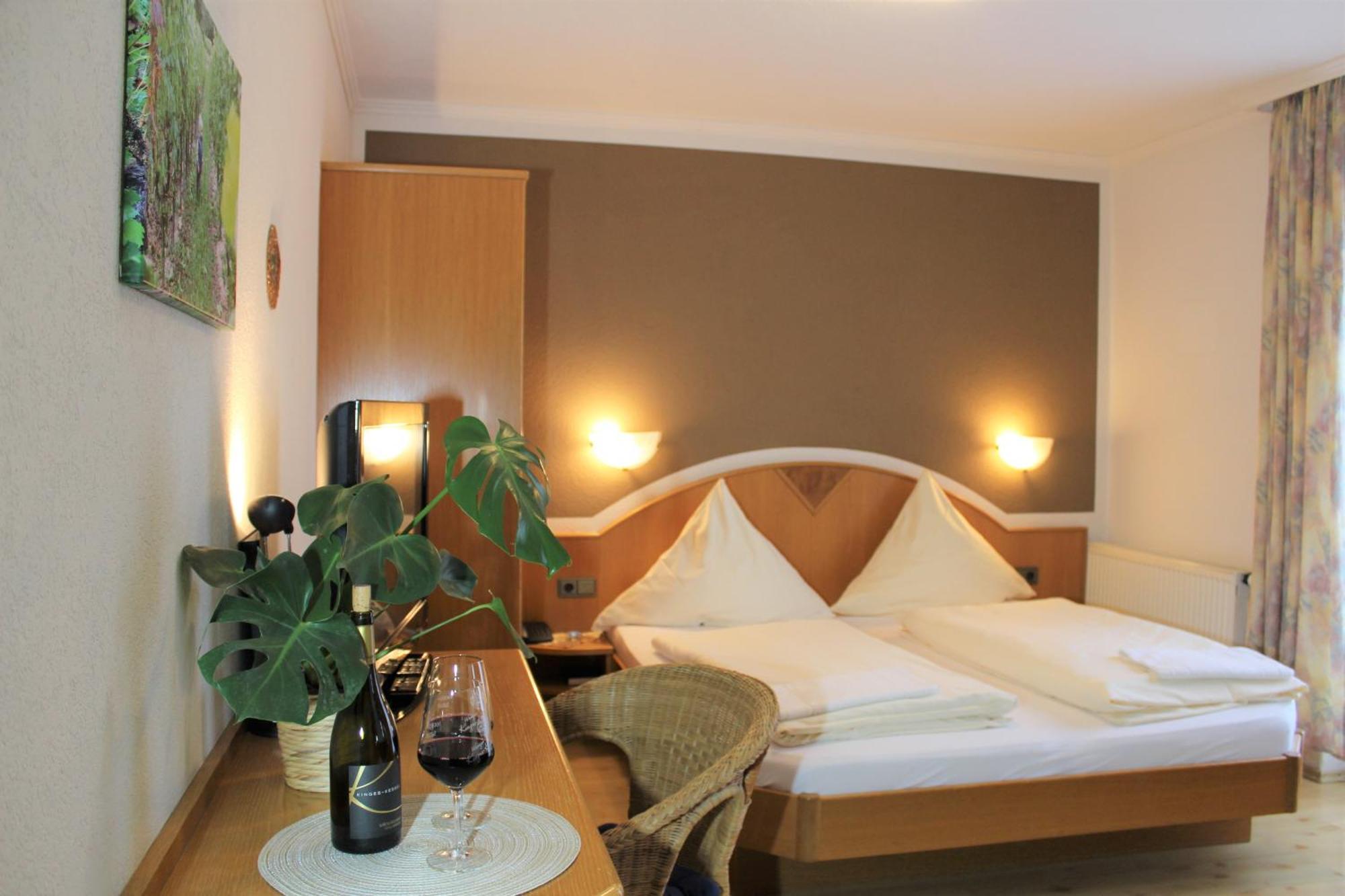 Winzerhotel Kinges-Kessel Morstadt 외부 사진
